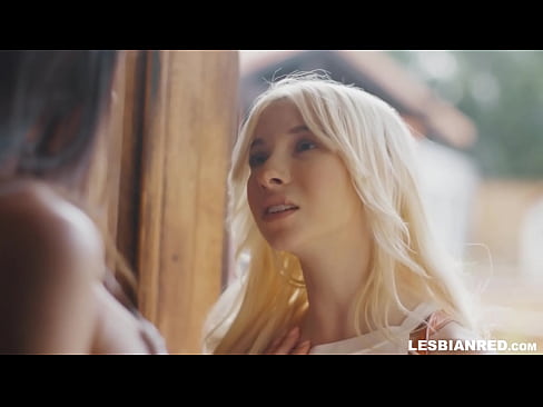 ❤️ Дівчина приходить додому через кілька місяців і в кінцевому підсумку їсть кицьку своєї мачухи Секс-відео у нас ❌️
